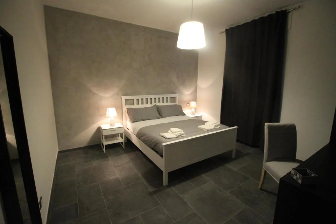 Il Rifugio Degli Artisti Bed & Breakfast Varese 0*,